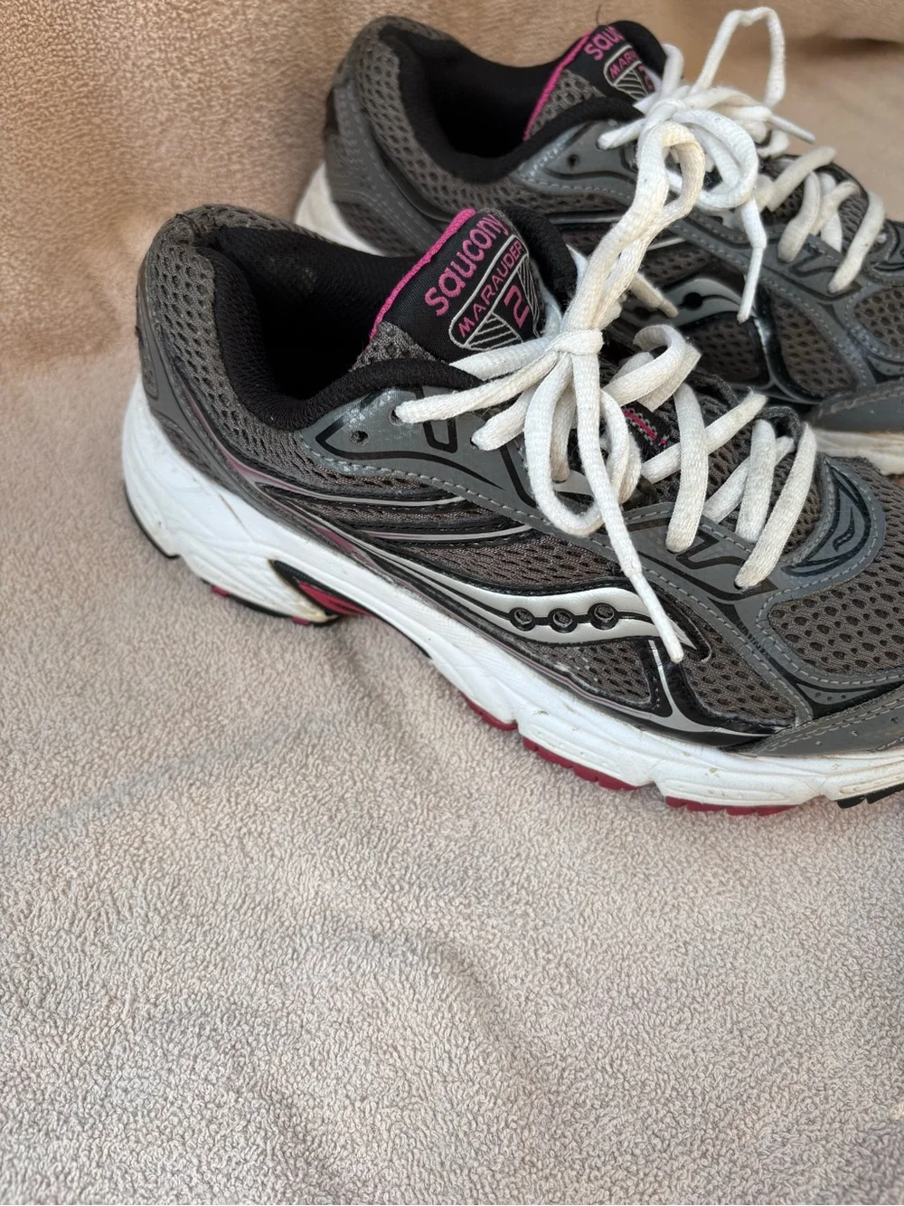 Saucony Marauder 2 Women’s Size 8 Gray Pink Running Athletic Shoes